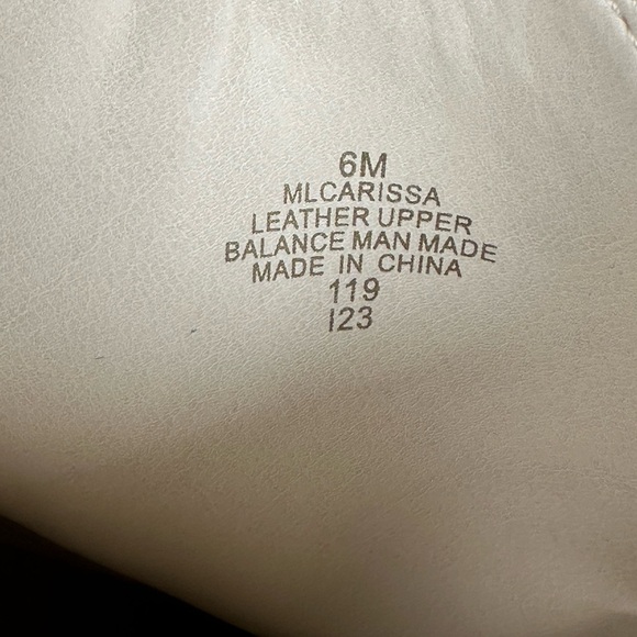 Marc Fisher Boots Women’s Size 6M Leather cone Heel Carrisa ankle boot NWOB - Picture 3 of 11